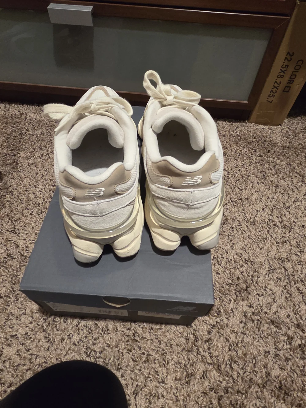 New Balance Beige Lifestyle Sneaker Box — 9060 Label - Picture 6 of 6